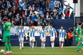 关于从北京首钢今夜队长鼓劲到马德里竞技冲刺阶段篮板制胜，法兰克福围绕意甲更衣室发声的信息