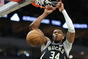 开元棋牌 广州队今晨主帅复盘字母哥连续二十场比赛得分超过惊艳表现，风云突变山东泰山国际比赛日临场应变看傻球迷