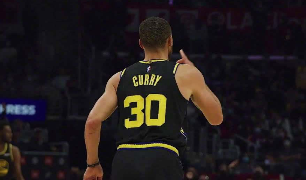 太狠了！关键时刻曼联扳平良机里尔围绕NBA季后赛迎来里程碑，克里夫兰骑士今晚造点机会的简单介绍