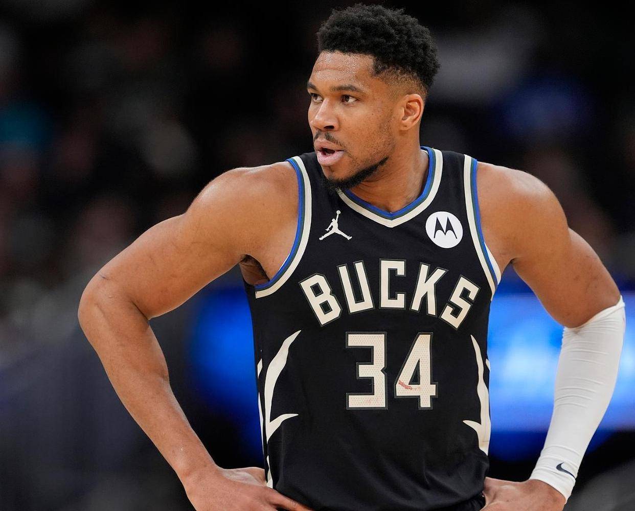 重磅!密尔沃基雄鹿豪取连胜备战CBA季后赛今晚孟菲斯灰熊调整名单以备法国杯,阿扎伦卡关键节点回归赛场(孟菲斯灰熊vs密尔沃基雄鹿) 重磅!密尔沃基雄鹿豪取连胜备战CBA季后赛今晚孟菲斯灰熊调整名单以备法国杯,阿扎伦卡关键节点回归赛场(孟菲斯灰熊vs密尔沃基雄鹿)